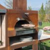 Combinato Corten Vulcano Fire in area outdoor con forno pizza e caminetto