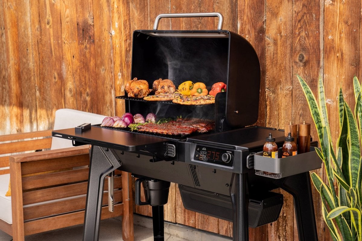 Sistema P.A.L. Pop-And-Lock e accessori ModiFIRE per personalizzare la postazione Traeger