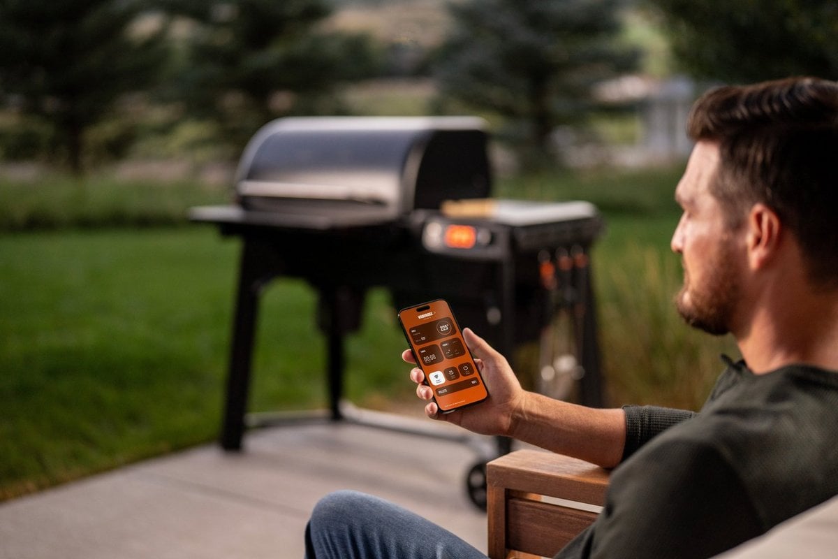 Controllo digitale WiFIRE del barbecue a pellet Traeger Woodridge